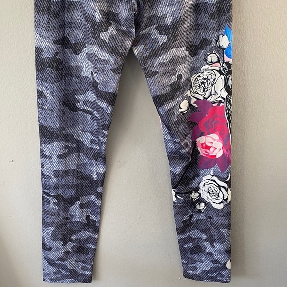 Women's Camouflage Skull Print Leggings - Picture 7 of 12